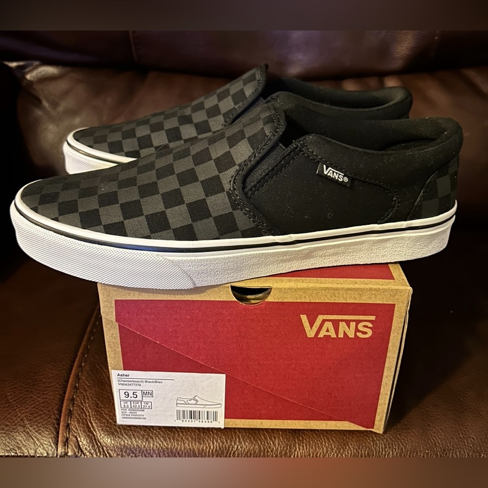 NWB  Men’s VANS Asher size 9.5